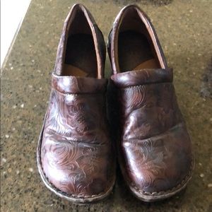 Woman’s clog shoes